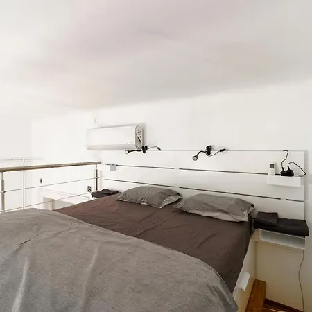 Loft-style Flat Next To Danube דירה